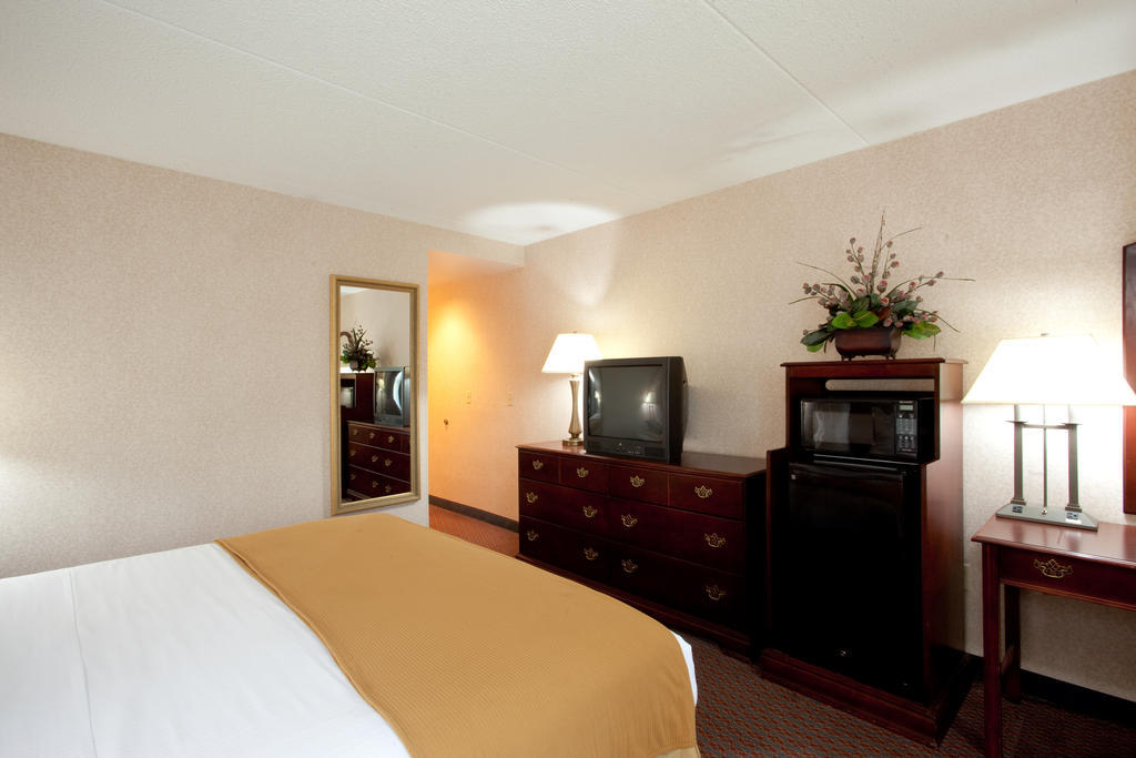 Comfort Inn Newport News-Williamsburg East Room photo